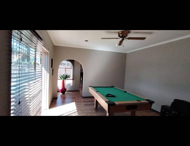 4 BEDROOM HOUSE FOR SALE IN OAKDENE